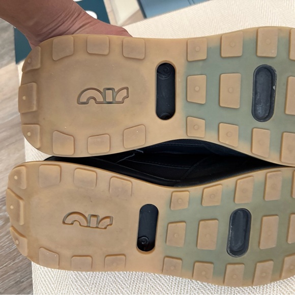 Black Nike Air - Picture 8 of 10